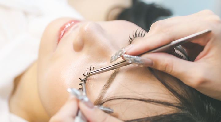 ネイルとアイラッシュ同時に施術できます